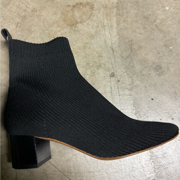 Everlane The Glove Boot, size 6.5, black, great condition, only worn twice - Picture 3 of 6